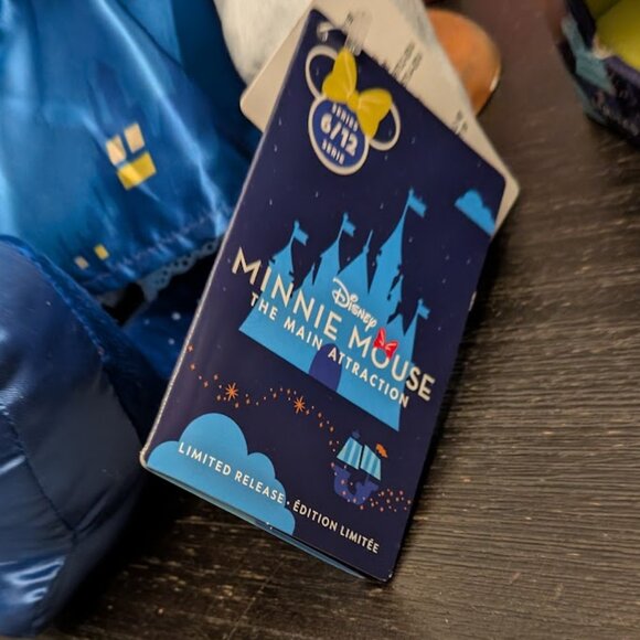 ⬇️PD⬇️DISNEY MINNIE+ Pin Set, Cup & Magic Band LIMITED RELEASE COLLECTIBLES - Picture 4 of 9